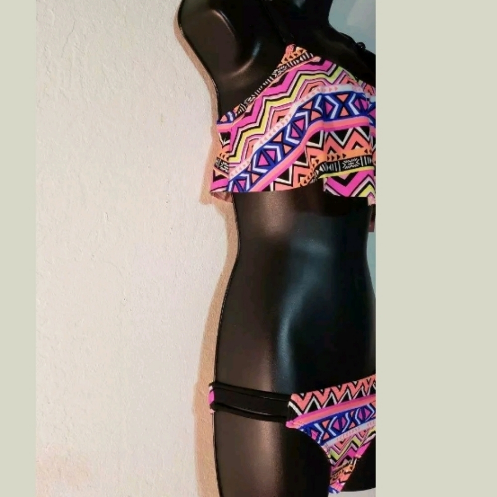ARIZONA juniors flounce bikini new - Picture 2 of 4